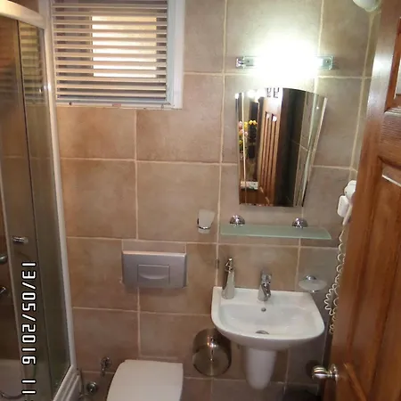Hotel Pia Mya 2*