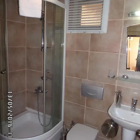Hotel Pia Mya 2*