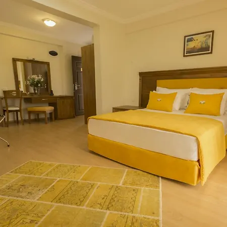 Pia Mya Hotel