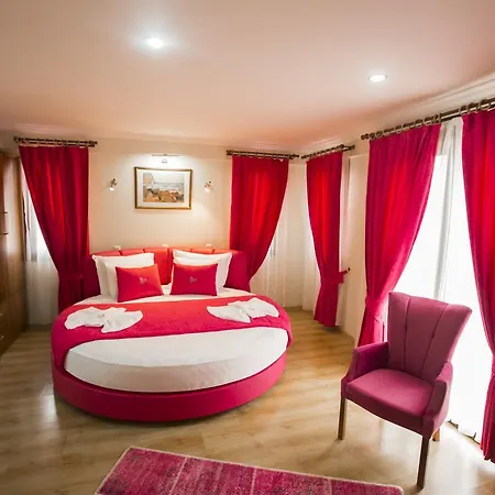 Pia Mya Hotel